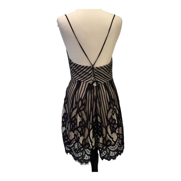 Solaris Style | Black Lace Romper | LARGE - Picture 6 of 8